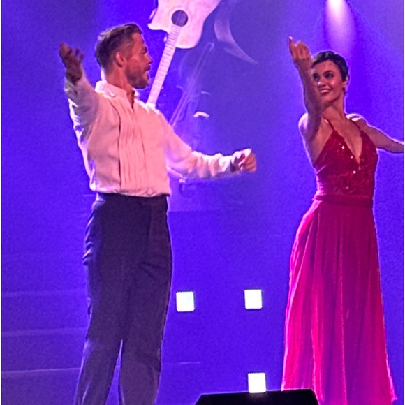 TONIGHT MY HUSBAND & I WENT & SAW SYMPHONY OF DANCE WITH DEREK & HAYLEY HOUGH💝 - Picture 2 of 12